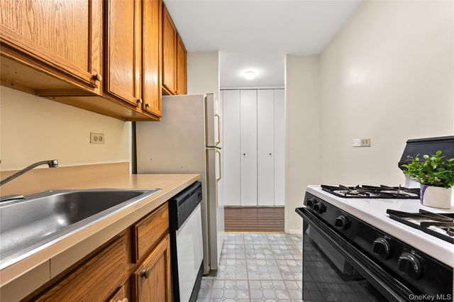 175-20 Wexford Terrace 7D, Jamaica Estates, NY 11432
