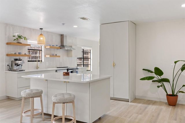 1001 E Applegate DR, Austin, TX 78753