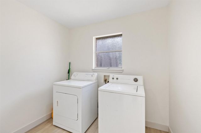 1001 E Applegate DR, Austin, TX 78753