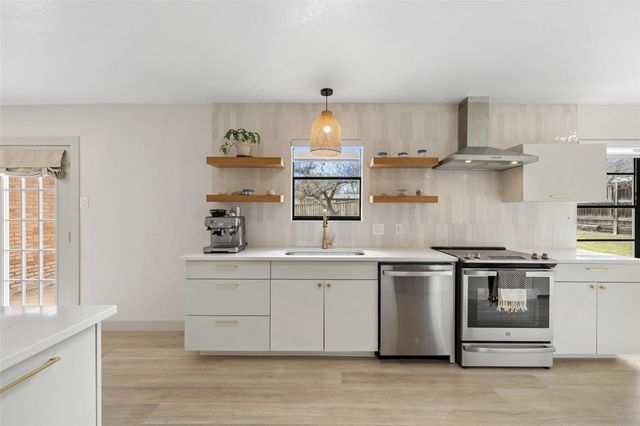 1001 E Applegate DR, Austin, TX 78753