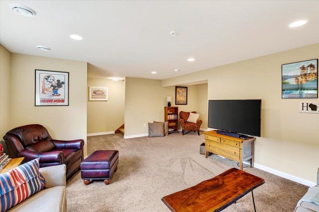 1422 SMITHFIELD Drive, Sun Prairie, WI 53590