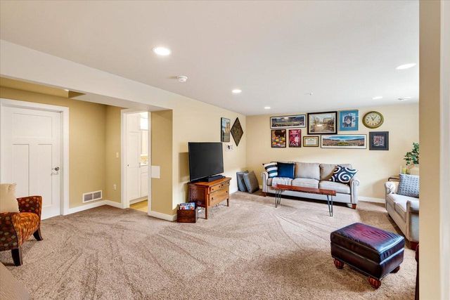 1422 SMITHFIELD Drive, Sun Prairie, WI 53590