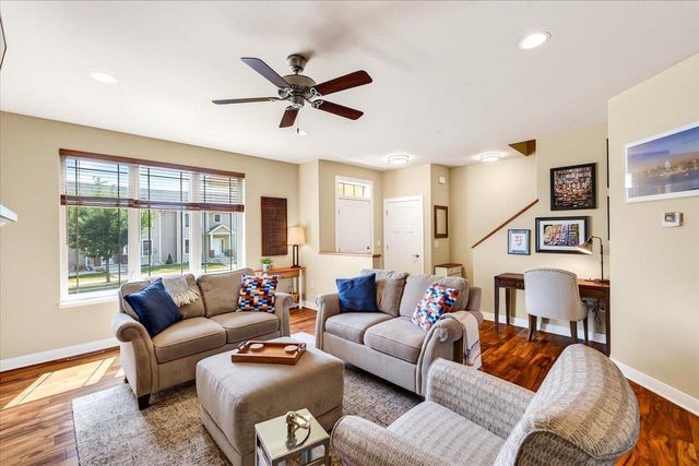 1422 SMITHFIELD Drive, Sun Prairie, WI 53590