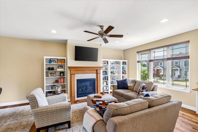 1422 SMITHFIELD Drive, Sun Prairie, WI 53590