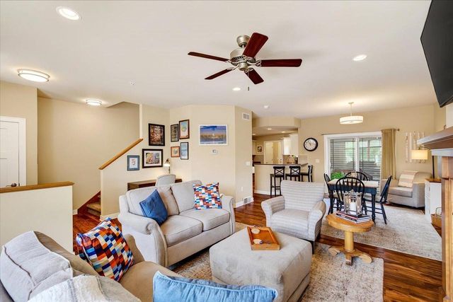 1422 SMITHFIELD Drive, Sun Prairie, WI 53590