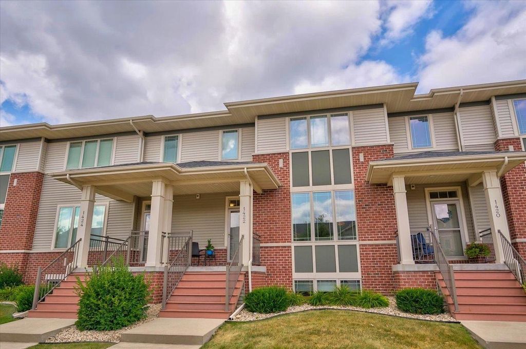 1422 SMITHFIELD Drive, Sun Prairie, WI 53590