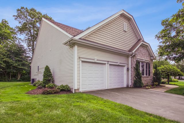 217 Chip Shot Lane 217, Oxford, CT 06478