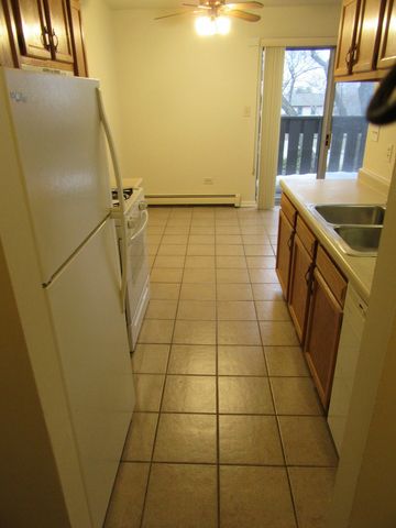 135 Pickwick Drive E, Schaumburg, IL 60193