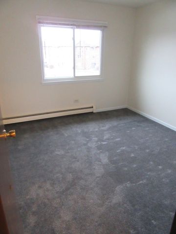 135 Pickwick Drive E, Schaumburg, IL 60193