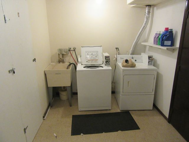 135 Pickwick Drive E, Schaumburg, IL 60193