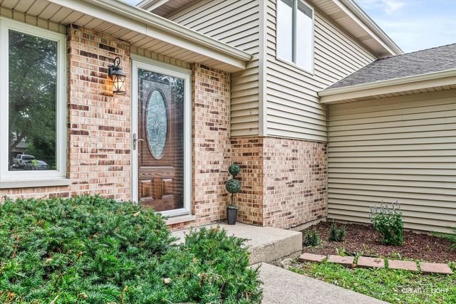 1702 Pebble Beach Drive, Plainfield, IL 60586