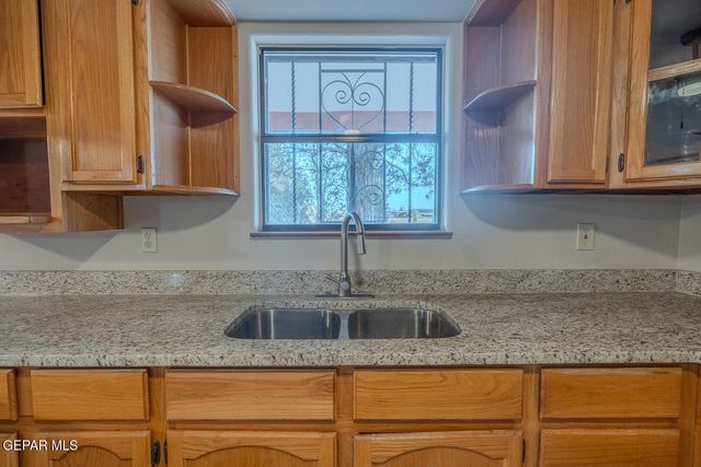 11640 Peters Road, Socorro, TX 79927