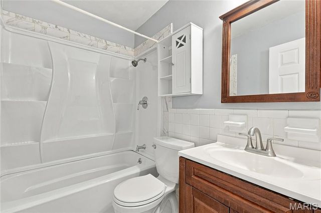 1940 Danelle Drive, Florissant, MO 63031