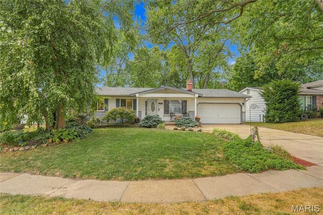 1940 Danelle Drive, Florissant, MO 63031