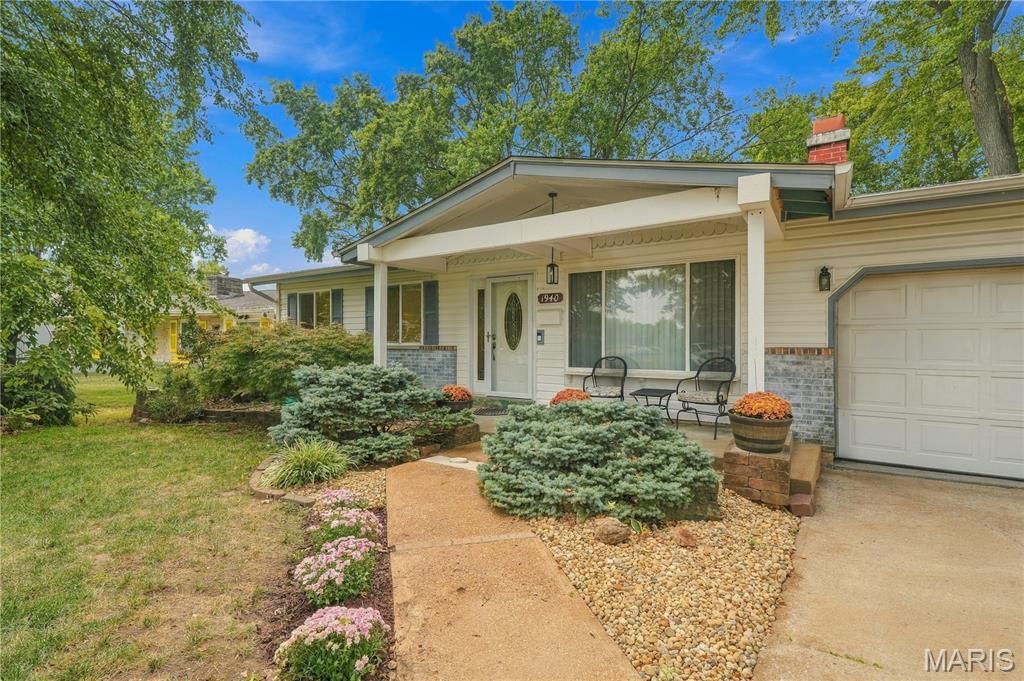 1940 Danelle Drive, Florissant, MO 63031