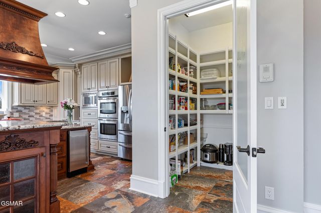 1919 Legend View Court, Sevierville, TN 37862