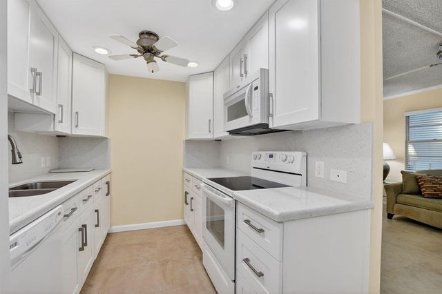 2070 NEWPORT Q Drive, Deerfield Beach, FL 33442