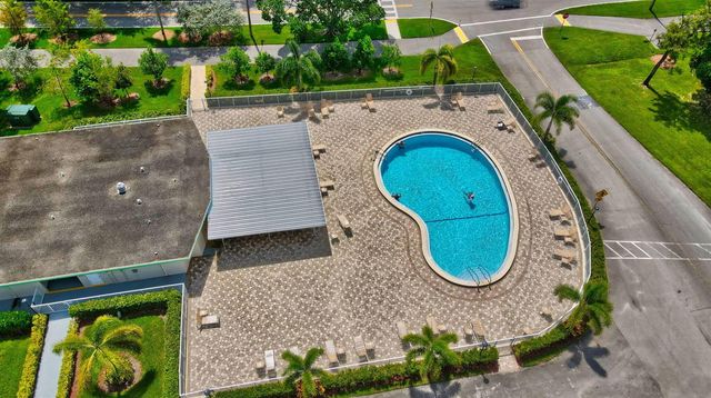2070 NEWPORT Q Drive, Deerfield Beach, FL 33442