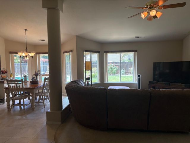 8263 N Mcdonald Avenue, Fresno, CA 93720