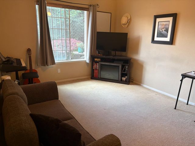 8263 N Mcdonald Avenue, Fresno, CA 93720