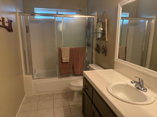 8263 N Mcdonald Avenue, Fresno, CA 93720