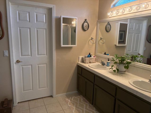 8263 N Mcdonald Avenue, Fresno, CA 93720