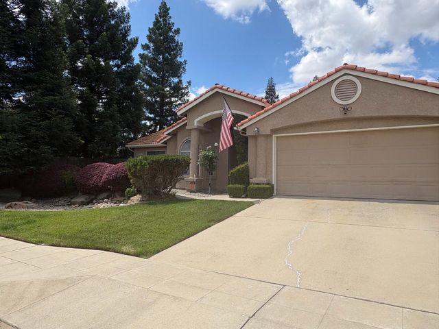 8263 N Mcdonald Avenue, Fresno, CA 93720