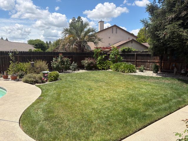 8263 N Mcdonald Avenue, Fresno, CA 93720