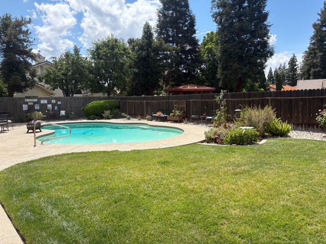 8263 N Mcdonald Avenue, Fresno, CA 93720