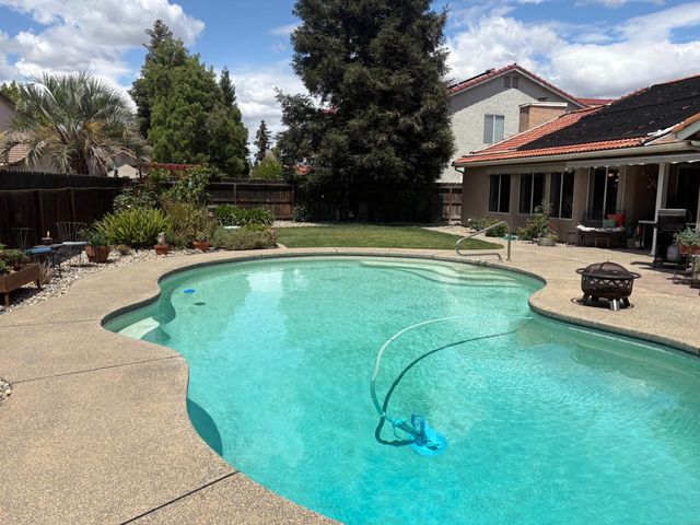 8263 N Mcdonald Avenue, Fresno, CA 93720