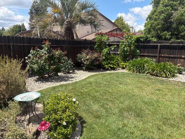 8263 N Mcdonald Avenue, Fresno, CA 93720