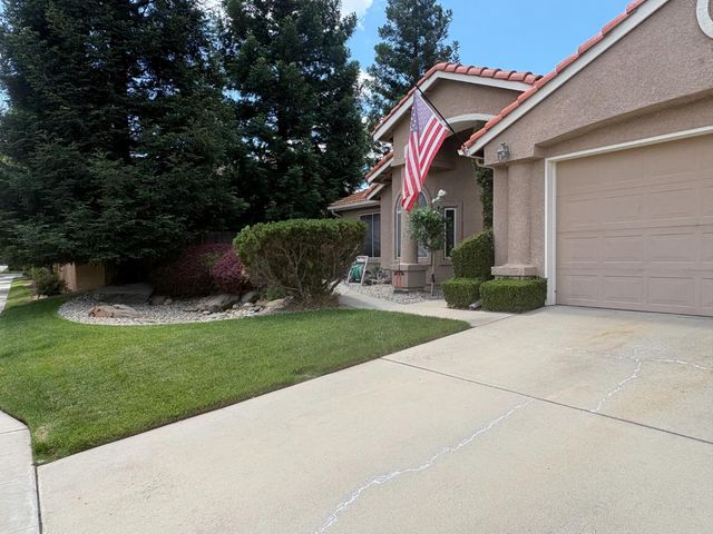 8263 N Mcdonald Avenue, Fresno, CA 93720