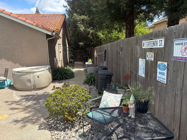 8263 N Mcdonald Avenue, Fresno, CA 93720