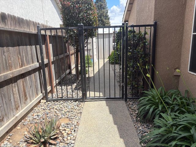 8263 N Mcdonald Avenue, Fresno, CA 93720