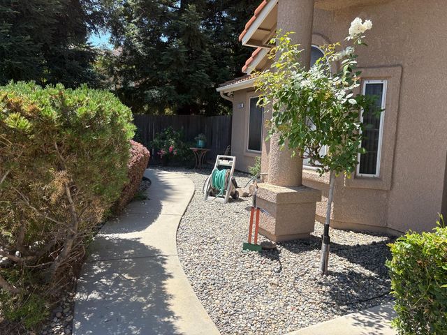 8263 N Mcdonald Avenue, Fresno, CA 93720
