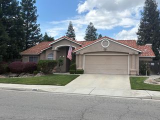 8263 N Mcdonald Avenue, Fresno, CA 93720
