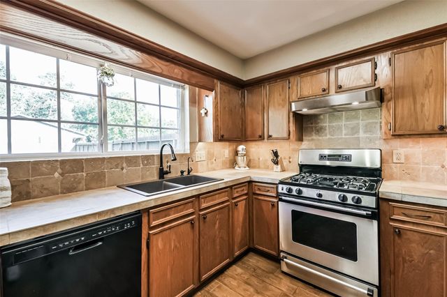 231 Loon River Drive, Huffman, TX 77336