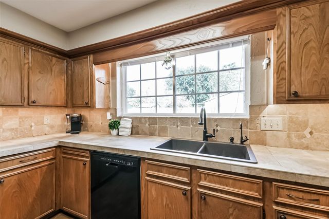 231 Loon River Drive, Huffman, TX 77336