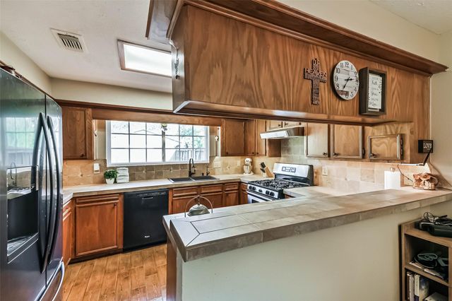 231 Loon River Drive, Huffman, TX 77336