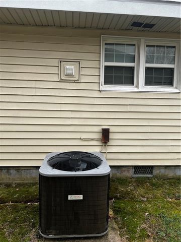 936 S Maxwell, Siloam Springs, AR 72761