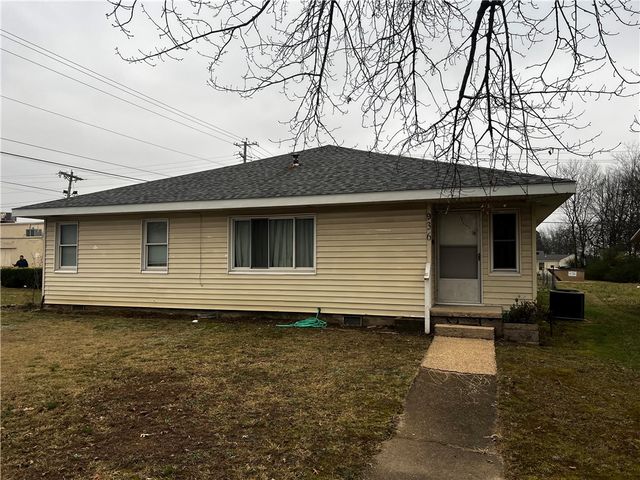 936 S Maxwell, Siloam Springs, AR 72761