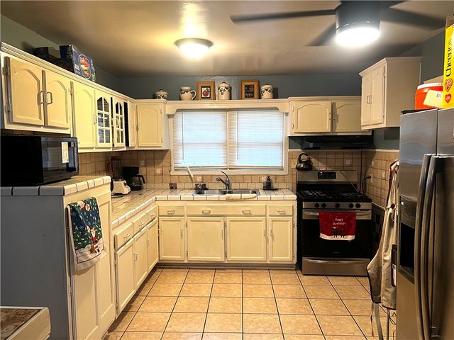 936 S Maxwell, Siloam Springs, AR 72761