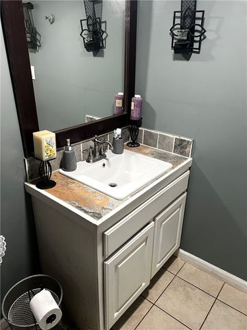 936 S Maxwell, Siloam Springs, AR 72761