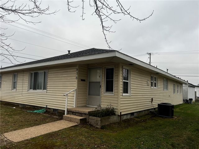 936 S Maxwell, Siloam Springs, AR 72761