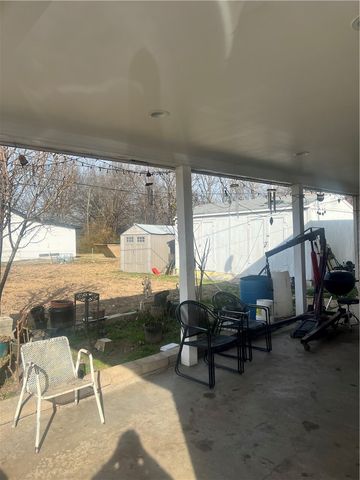 936 S Maxwell, Siloam Springs, AR 72761