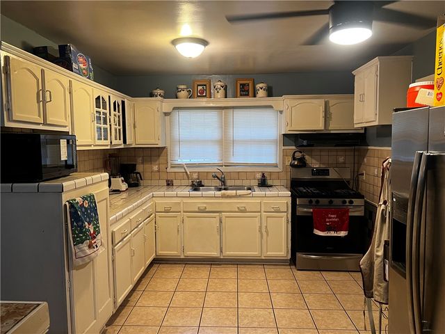 936 S Maxwell, Siloam Springs, AR 72761