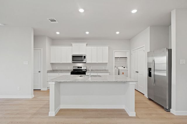 325 Bennett Street, Angleton, TX 77515