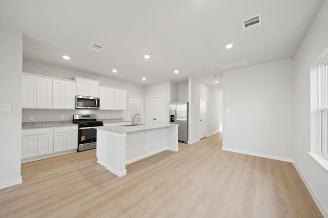 325 Bennett Street, Angleton, TX 77515