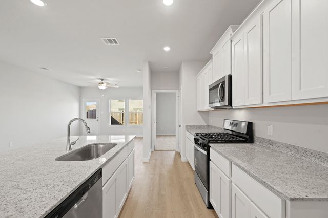 325 Bennett Street, Angleton, TX 77515