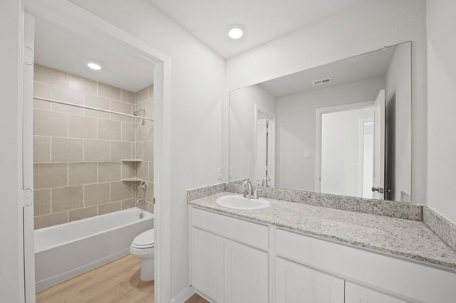 325 Bennett Street, Angleton, TX 77515